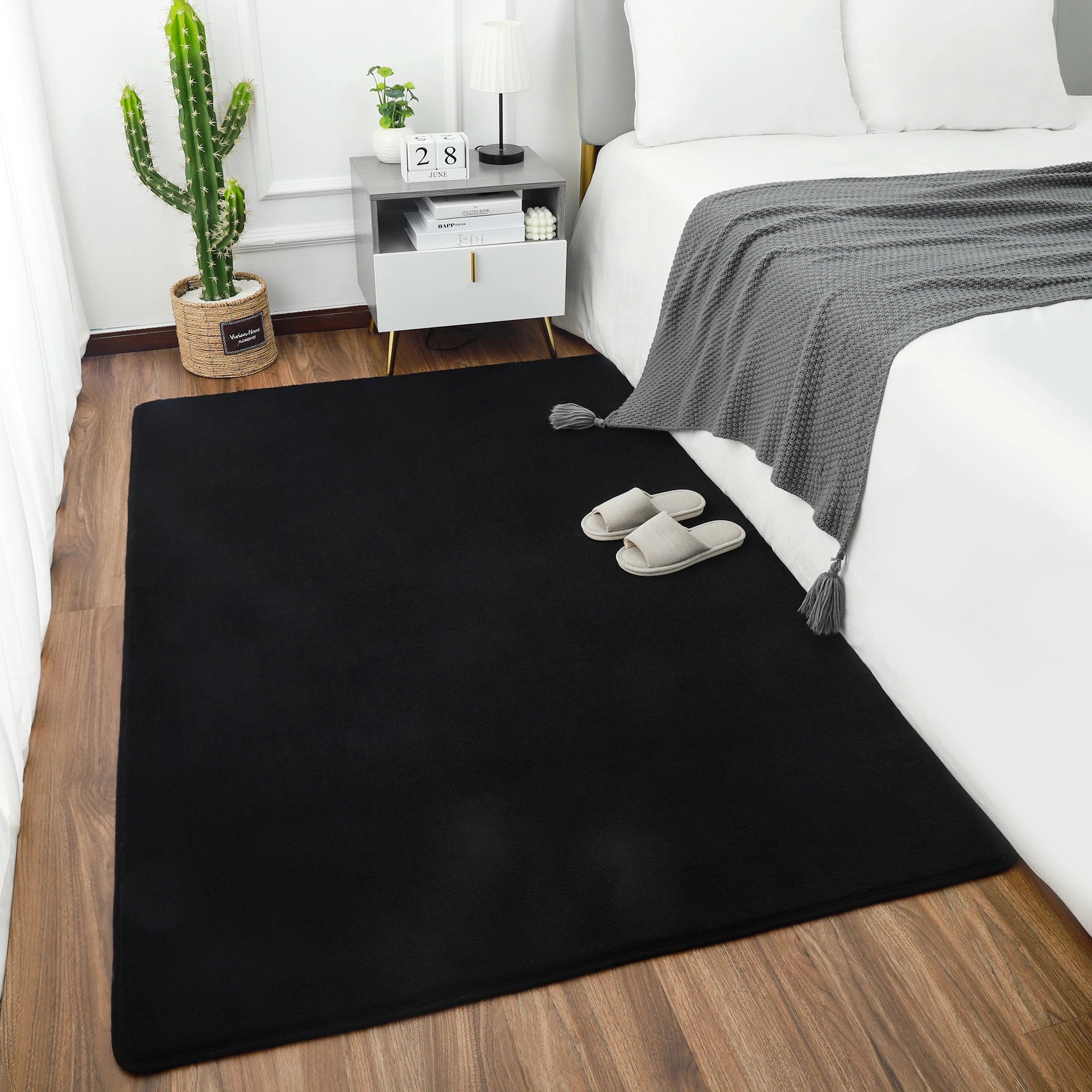 Black Rectangular Rug – Soft, Non-Slip & Comfortable
